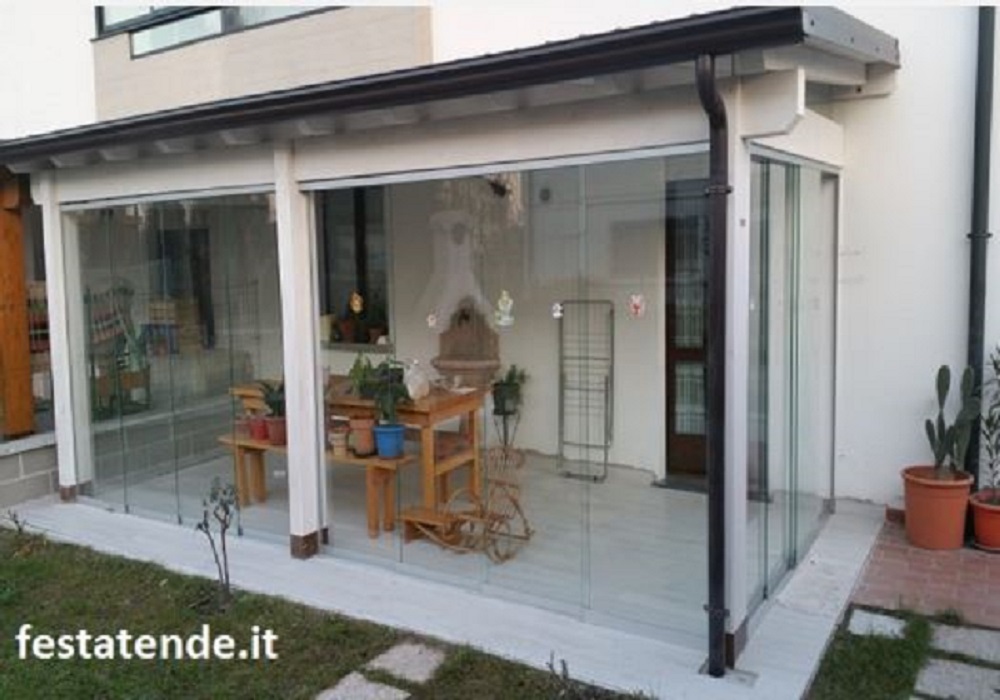 VERANDA IN VETRO APRIBILE CON VETRATE PANORAMICHE