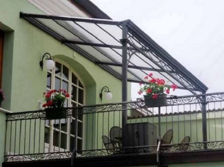 COPERTURE PER TERRAZZI IN FERRO BATTUTO