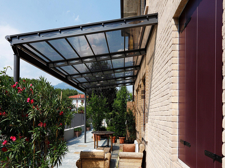 Coperture per terrazzi: verande, pergolati e tettoie per spazi esterni