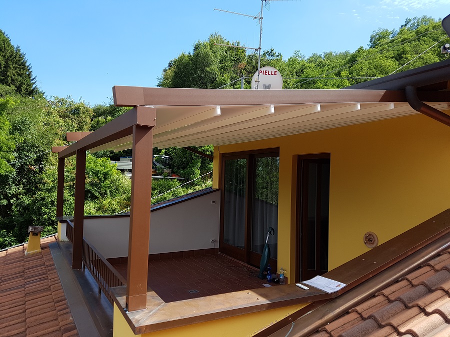 Coperture per balconi in in pvc,plexiglass,vetro,policarbonato,legno