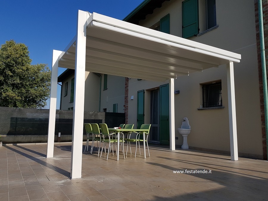 PERGOLE OMBREGGIANTI IN ALLUMINIO PER TERRAZZO