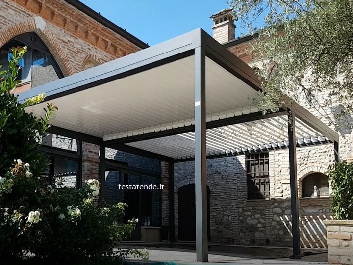 PERGOLA A LAMELLE ORIENTABILI