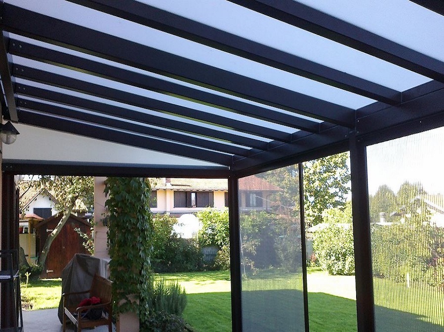 Pergole e pergolati con copertura in policarbonato trasparente