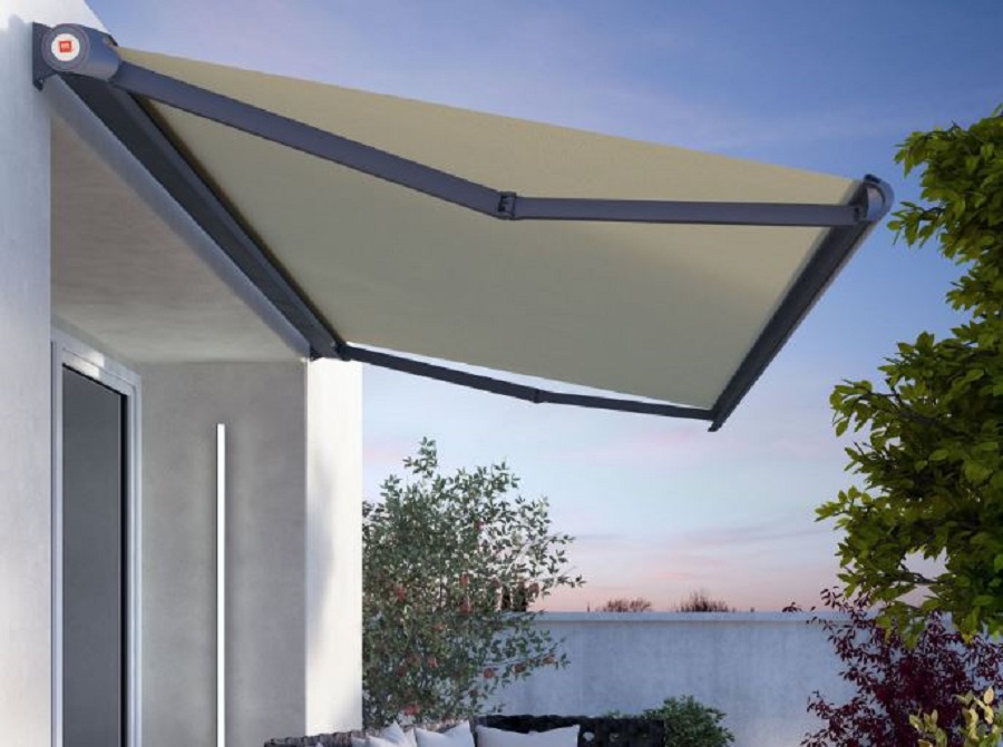 TENDE DA SOLE A BRACCI ESTENSIBILI CON CASSONETTO R 93
