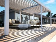 PERGOLA BIOCLIMATICA A LAMELLE ORIENTABILI VISION PRATIC AUTOPORTANTE