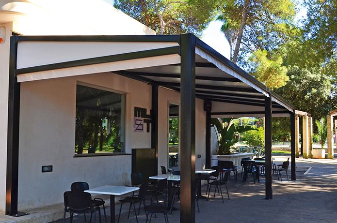 PERGOLE ADDOSSATE IN METALLO